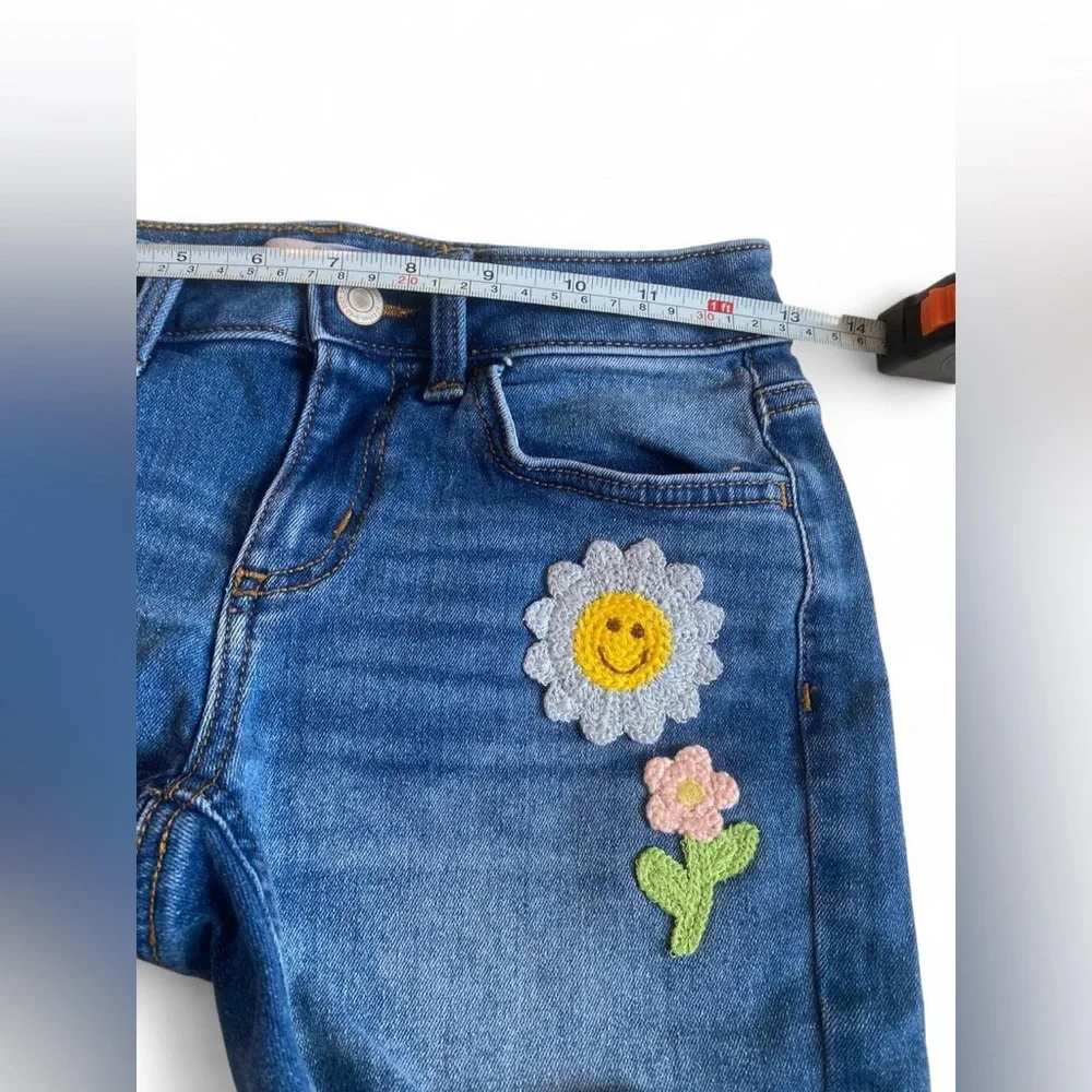 SO Girls Daisy Smiley Crochet Patch Denim Shorts Size 10 Boho Y2K Retro Raw Hem
